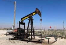 Foto de Petróleo WTI, dos EUA, cai abaixo de US$ 55 e atinge menor nível desde 2021