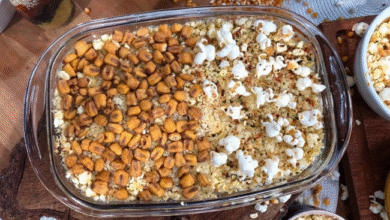 Foto de Escondidinho de pipoca com costela de porco e queijos! Isso mesmo que você leu! Confira