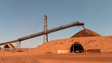 Foto de Minério de ferro sobe com dólar mais fraco, mas demanda fraca limita ganhos