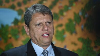 Foto de Tarcísio diz que é leal a Bolsonaro e anuncia apoio à candidatura de Flávio